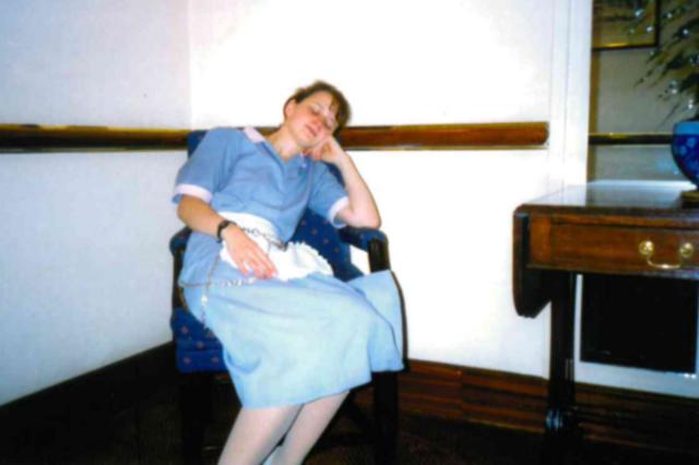 Bei der Arbeit als Zimmermädchen im Athenaeum Hotel auf dem Piccadilly Anfang der 1990er Jahre